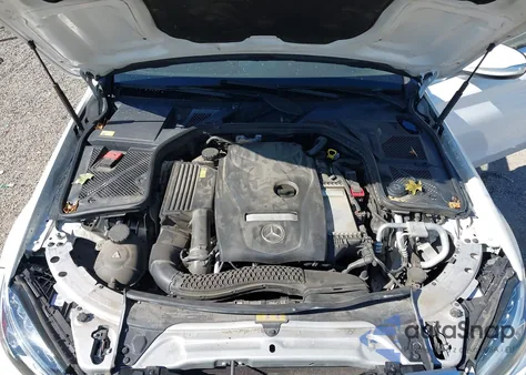 2015 Mercedes-Benz C 300 Luxury 4Matic z USA, uszkodzony, nr VIN 55SWF4KB4FU035020